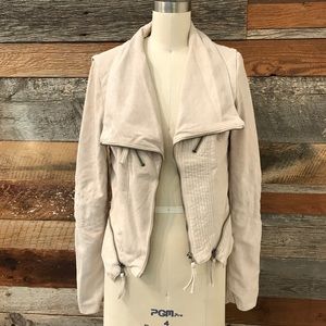 Suede jacket. Color: cream
